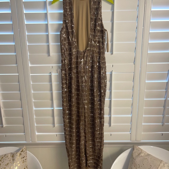 SOLD- MAC DUGGAL Sequined High Neck Sleeveless Column Gown In Taupe Size 6 NWT - Picture 5 of 9